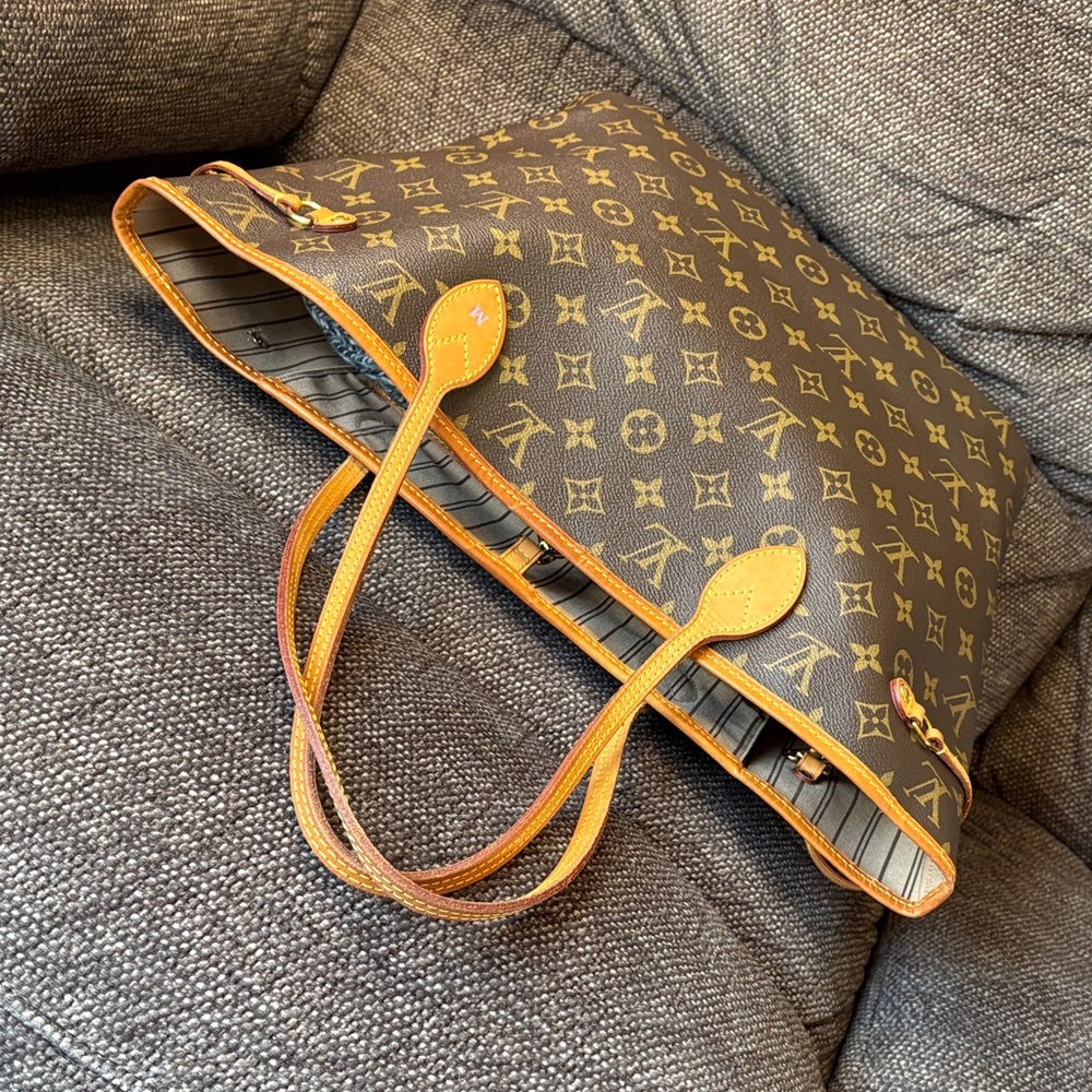 Louis Vuitton Neverfull MM Monogram Classic Tote - Picture 7 of 16